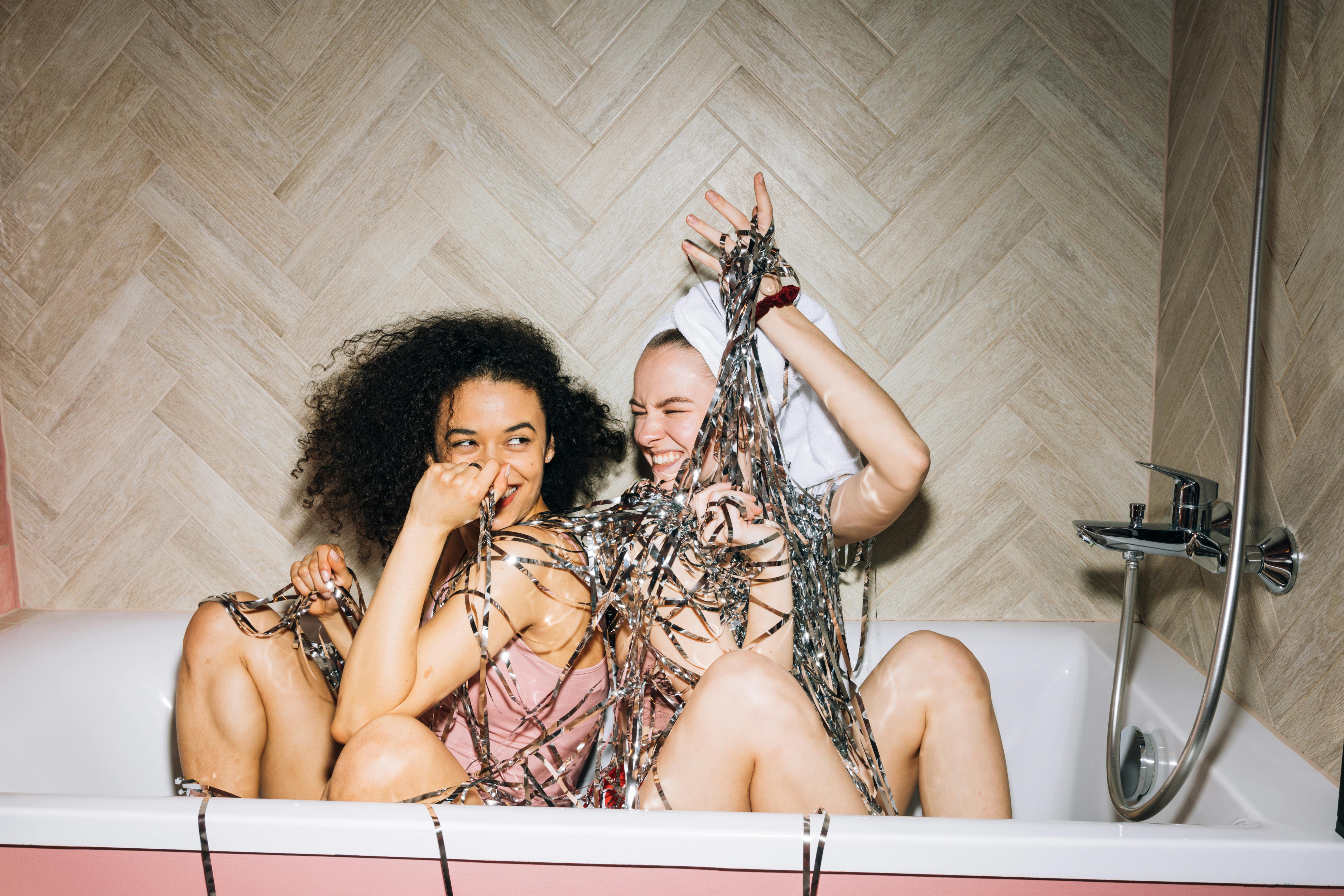 热播剧集氛围海报图